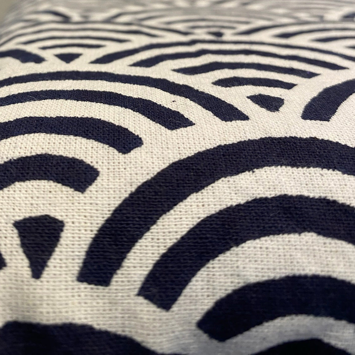 Outlet - Cotton Throw - Rainbow Black ZigZag